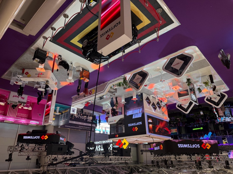 SOFTSWISS immersive overhead exhibition environment
