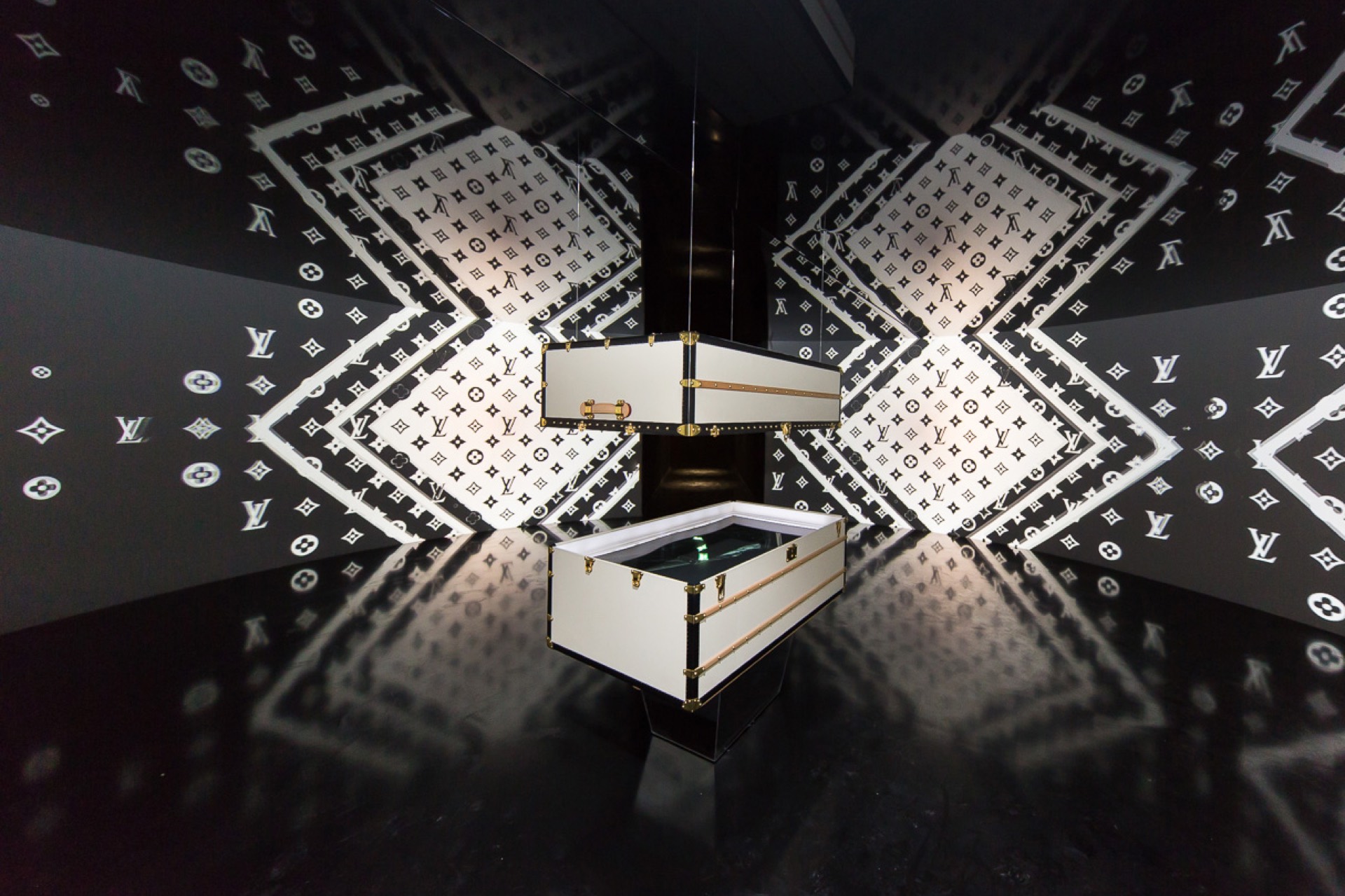 Louis Vuitton Series 3 Exhibition exhibition stand